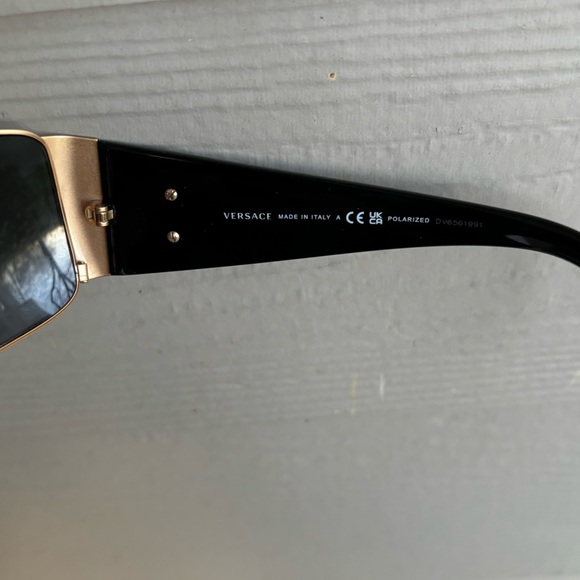 SOLD - Versace Medusa Runway Sunglasses, Brand New - Picture 6 of 9